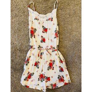 Cream Floral Romper 💐